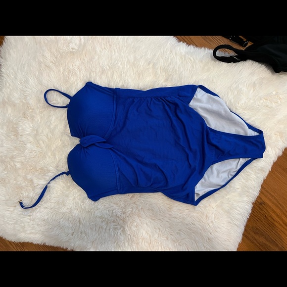 Size L Bathing Suits from Target. Only wore one season. Excellent condition - Picture 2 of 2